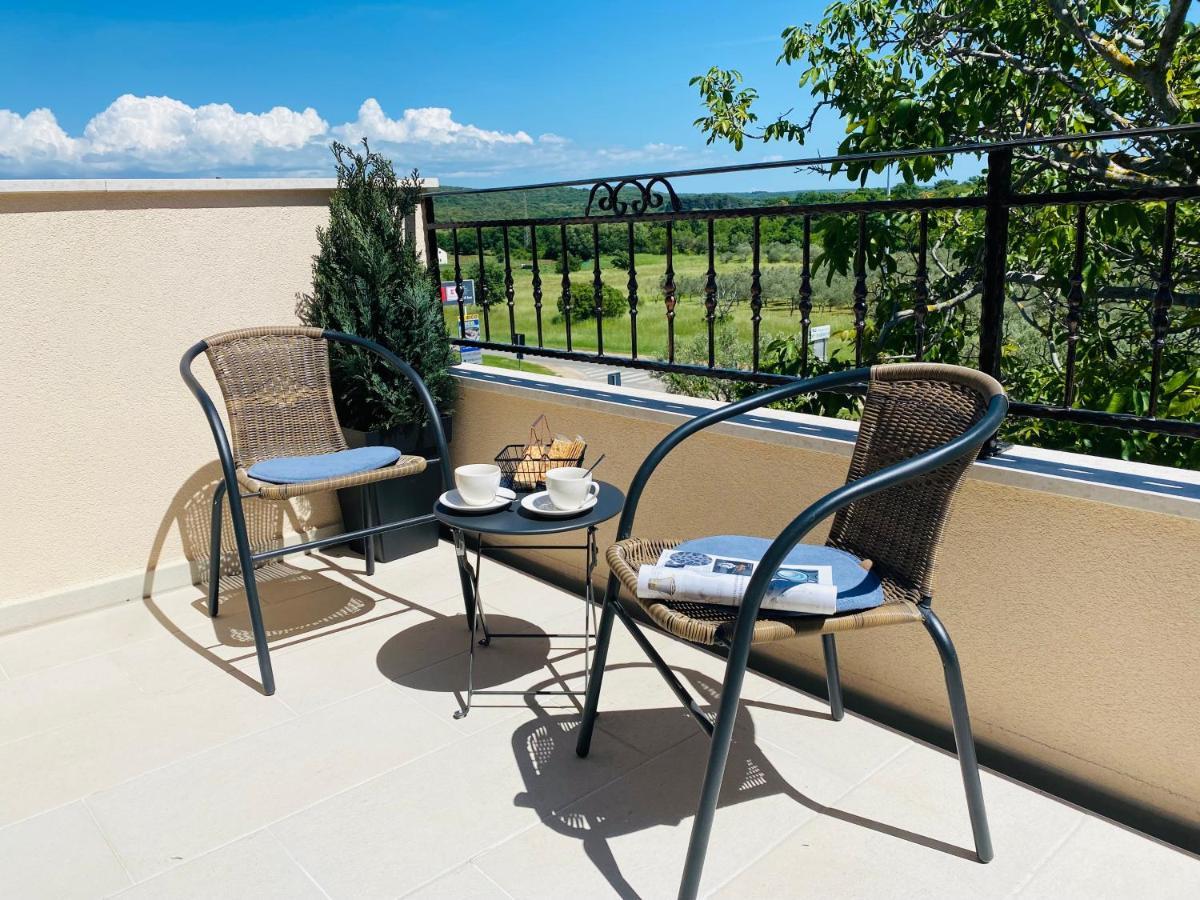 Boutique Rooms Mare Fabulas Ровин Екстериор снимка