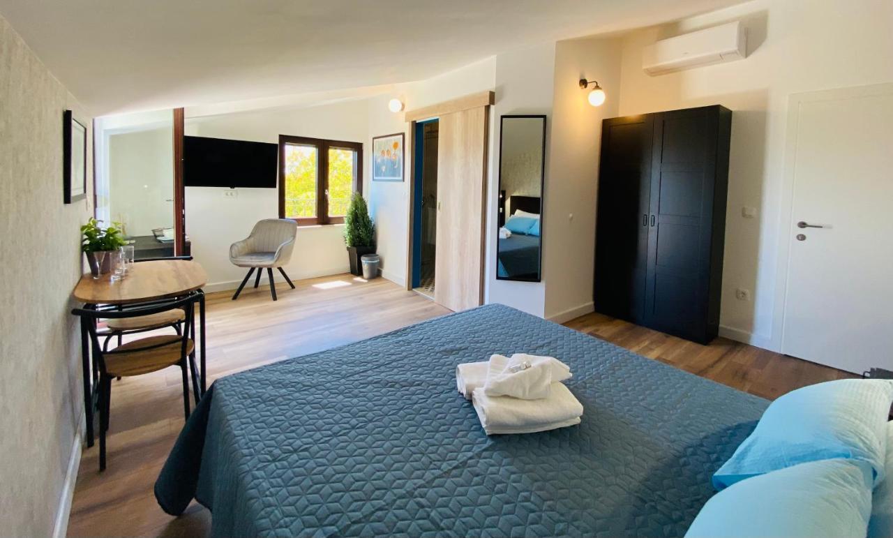Boutique Rooms Mare Fabulas Ровин Екстериор снимка