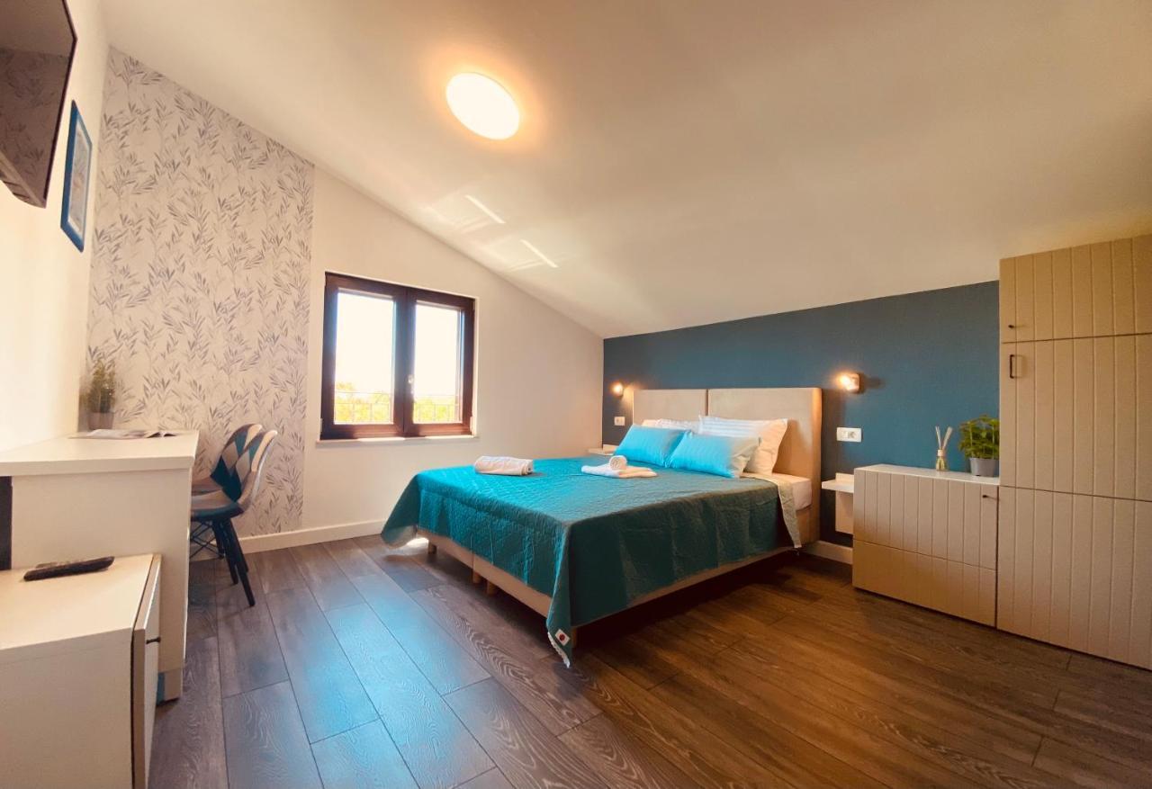 Boutique Rooms Mare Fabulas Ровин Екстериор снимка