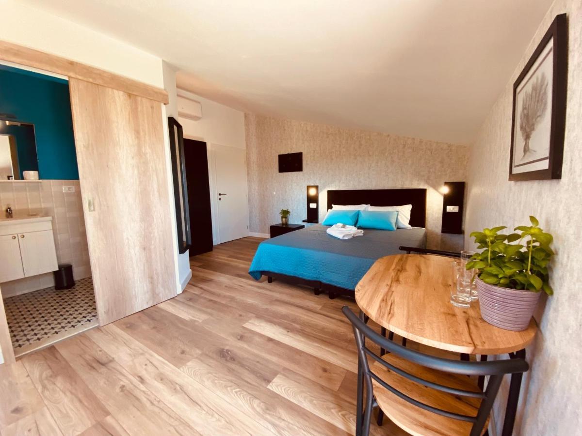 Boutique Rooms Mare Fabulas Ровин Екстериор снимка